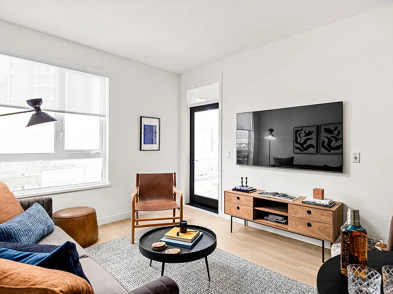 1131 Lawrence Ave — Photo 14