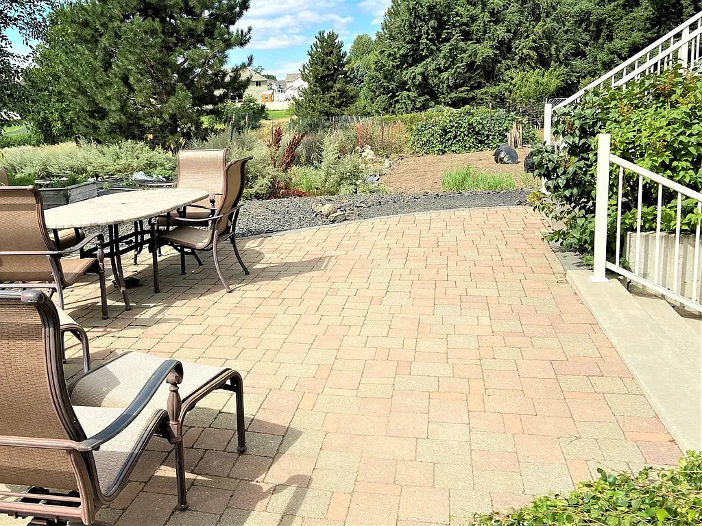 3 bed, 2000 sqft, $2,500 — Photo 4