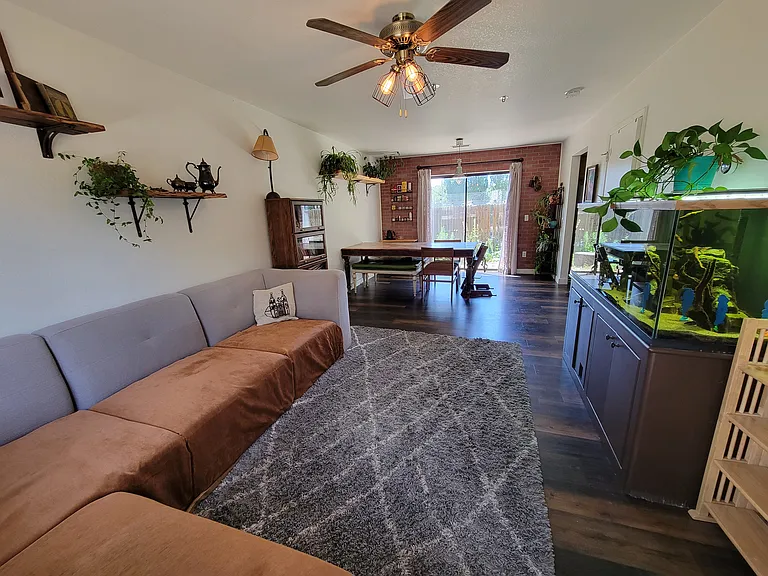 2117 E Arroyo Seco Dr — Photo 2