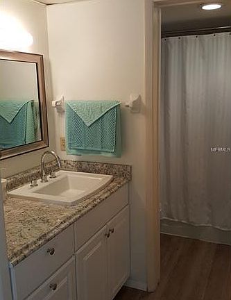 4th image of 402 Pinebrook Cres #2