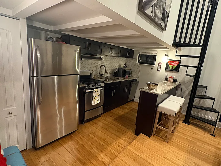 53 W Burton Pl #2M — Photo 3