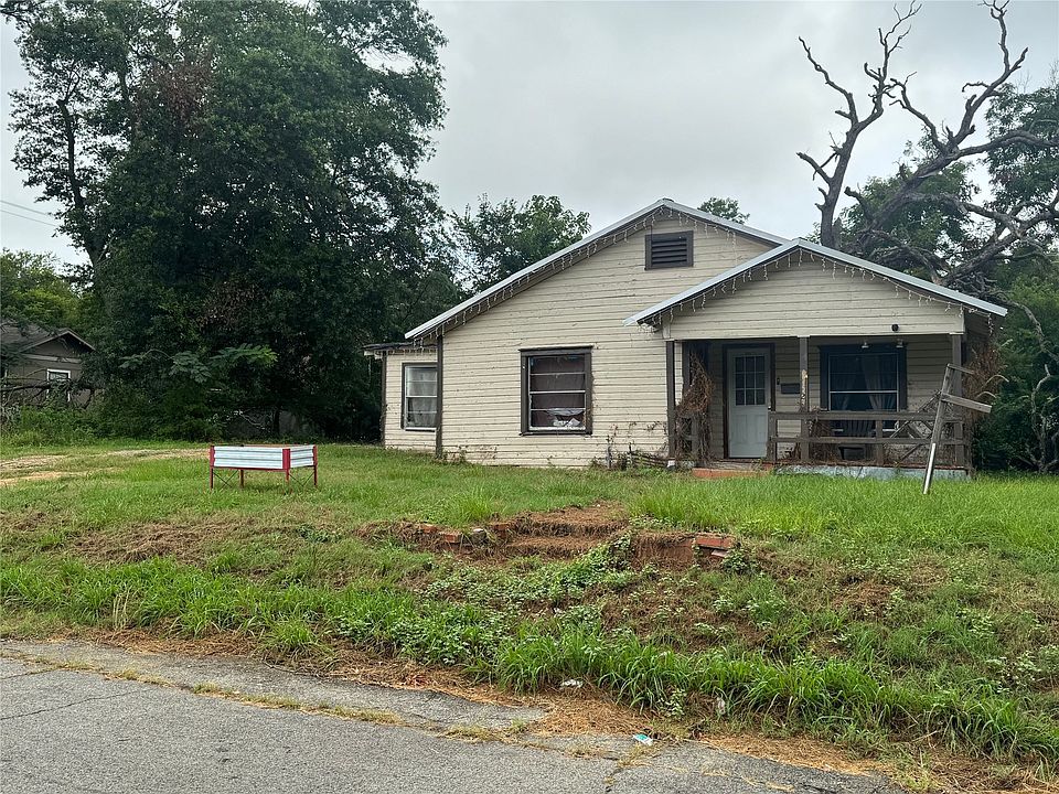 2nd image of 1523 Neathery St