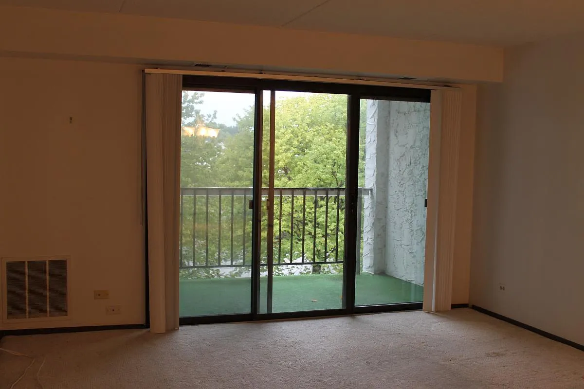 2 bed, 1200 sqft, $1,895 — Photo 3