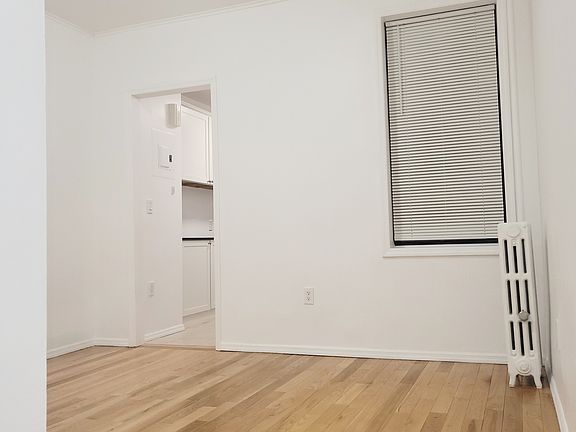 3rd image of 214 Kingsland Ave APT 3