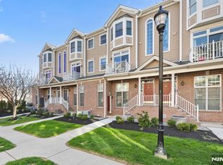 373 Kingston Ct #373, West New York, NJ