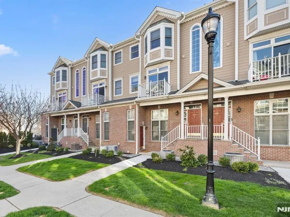 373 Kingston Ct #373, West New York, NJ 07093