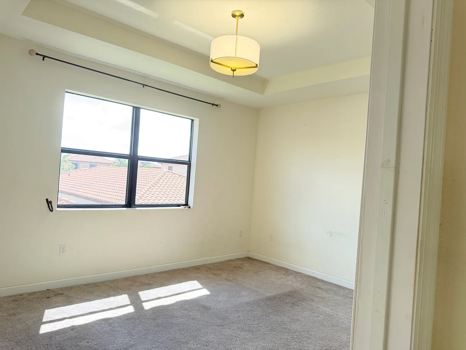 3 bed, 2.5 bath, 2115 sqft, $3,200 — Photo 1