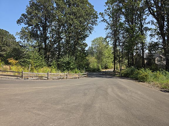This walking path connects the neighborhood a little slice of nature!