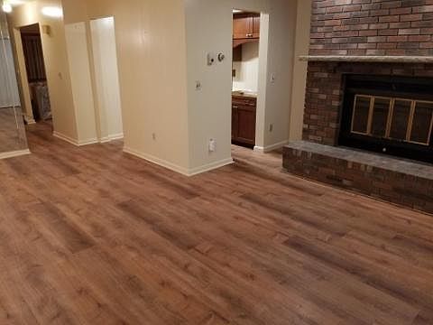 3rd image of 129 Point Of Woods Dr