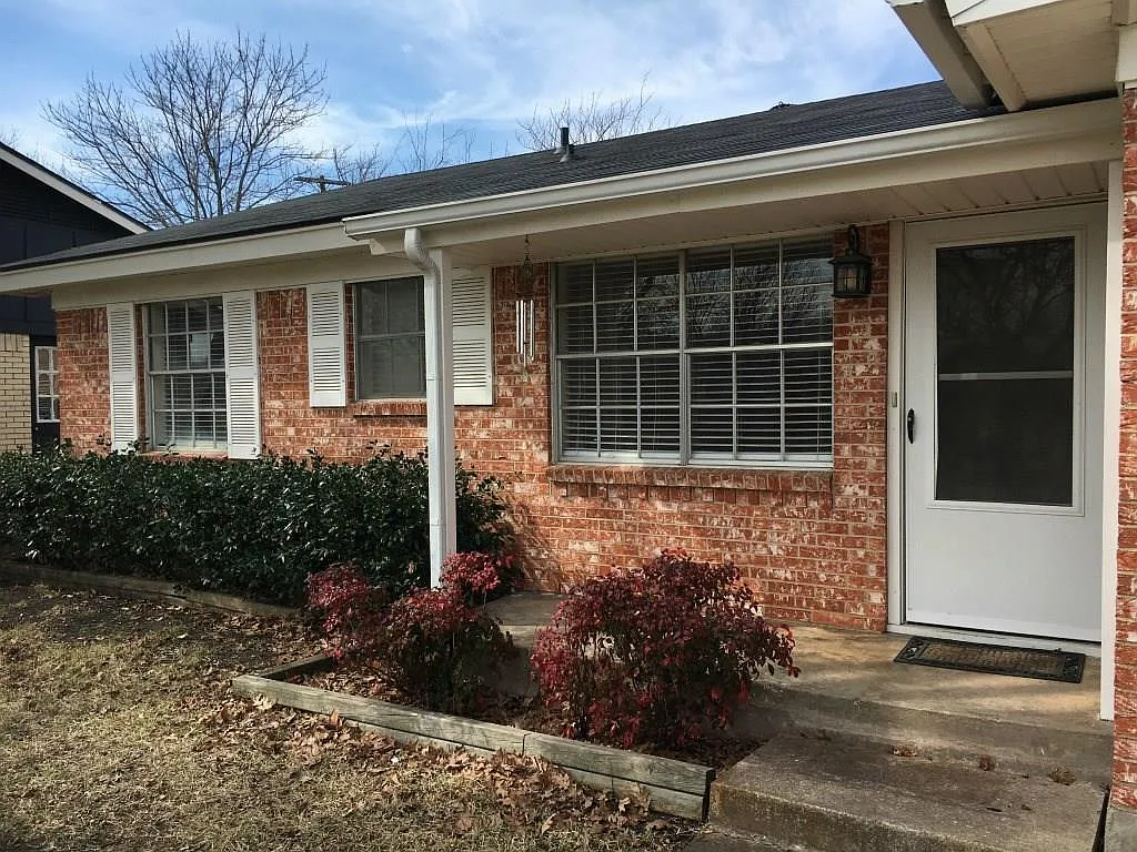 3 bed, 1.5 bath, 1112 sqft, $1,350 — Photo 2