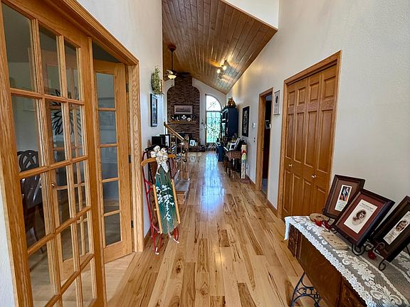 4th image of 640 Laurisa Ln