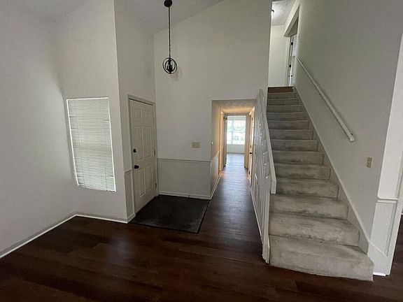 3rd image of 100 Coconut Grove Dr