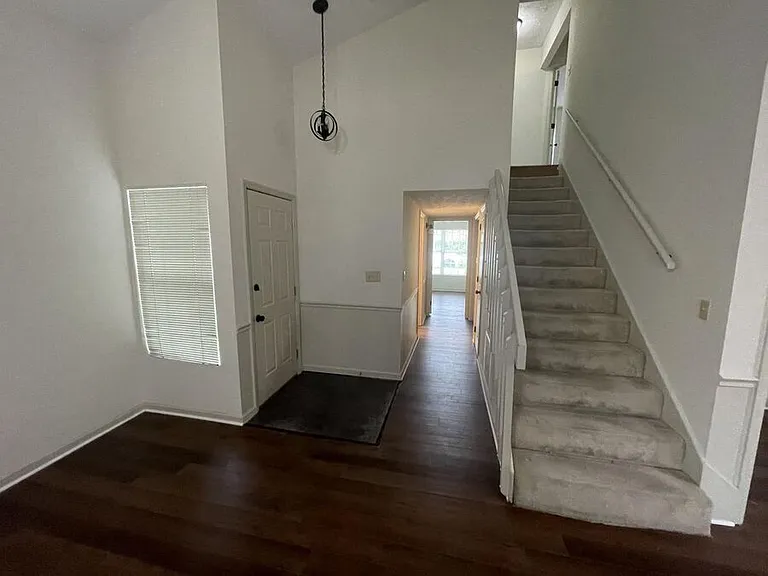 100 Coconut Grove Dr — Photo 3