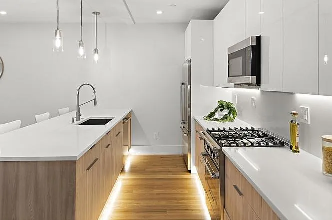 532 E 3rd St #1 — Photo 4
