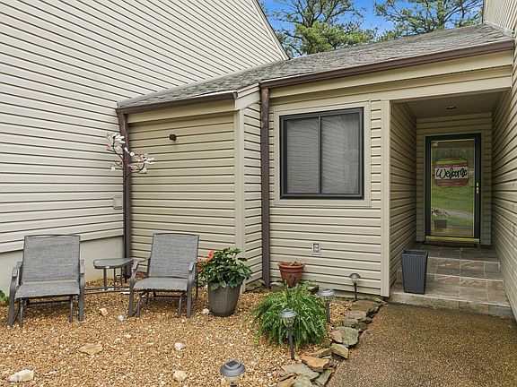 2nd image of 601 Woodlawn Dr APT 2