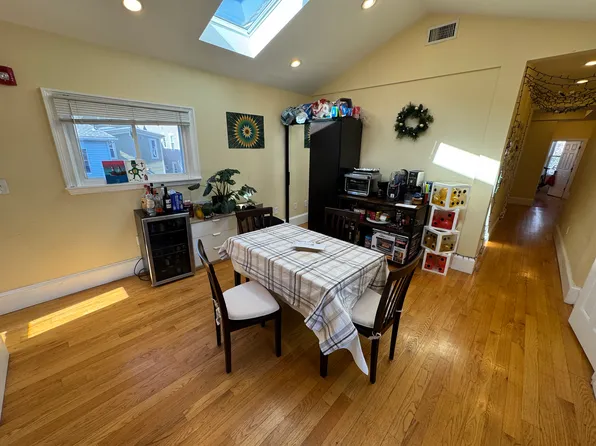 206 Holland St #A, Somerville, MA 02144