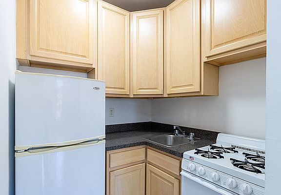4th image of 238 W 20th St APT 3A