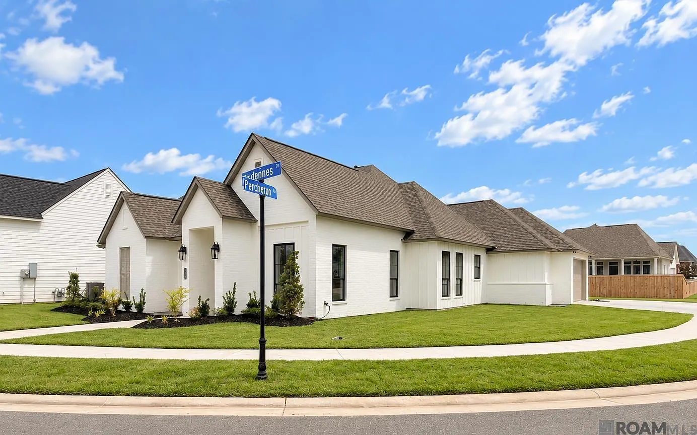4 bed, 2198 sqft, $4,000 — Photo 1