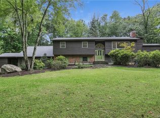 71 Smith Hill Rd, Airmont, NY 10952