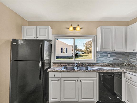 5th image of 5 Bowles Dr