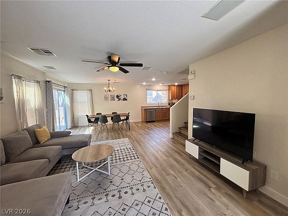 4th image of 586 Brinkburn Point Ave