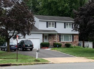 587 Flock Rd, Hamilton, NJ 08690