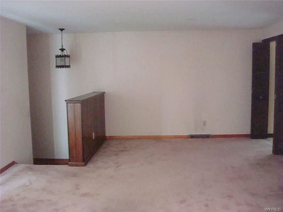 3rd image of 44 Cromwell Dr