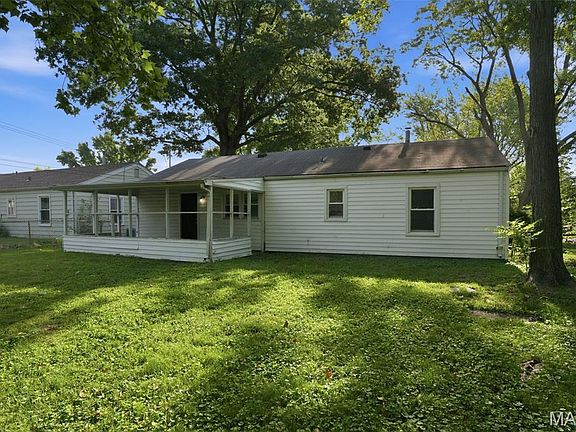 4th image of 9801 Lorna Ln