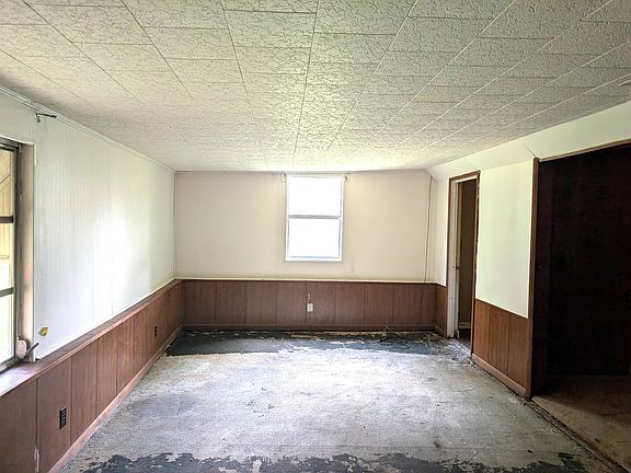 3rd image of 332 S Shadow St