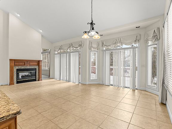 4th image of 47611 Manorwood Dr