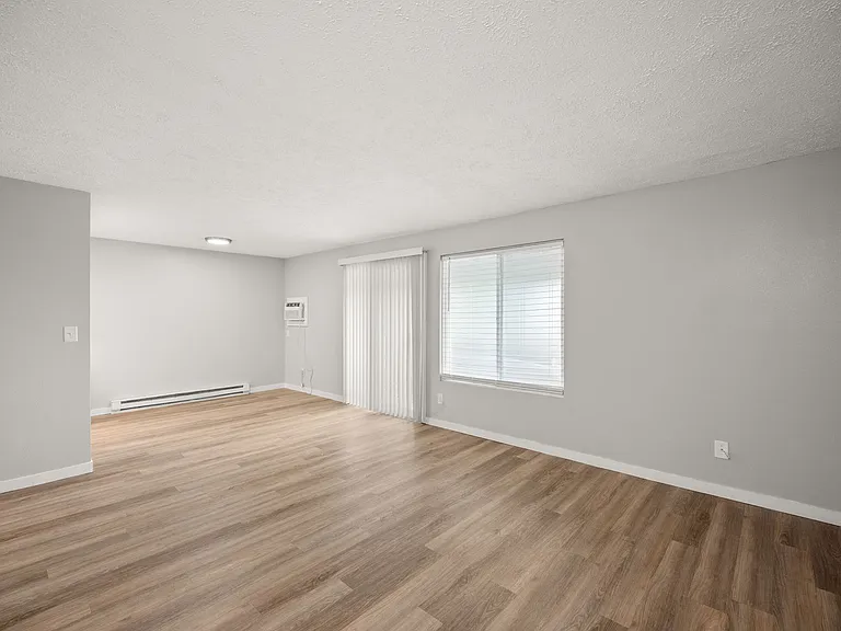 River Court Apartments - Updated Units With A View! — Photo 9