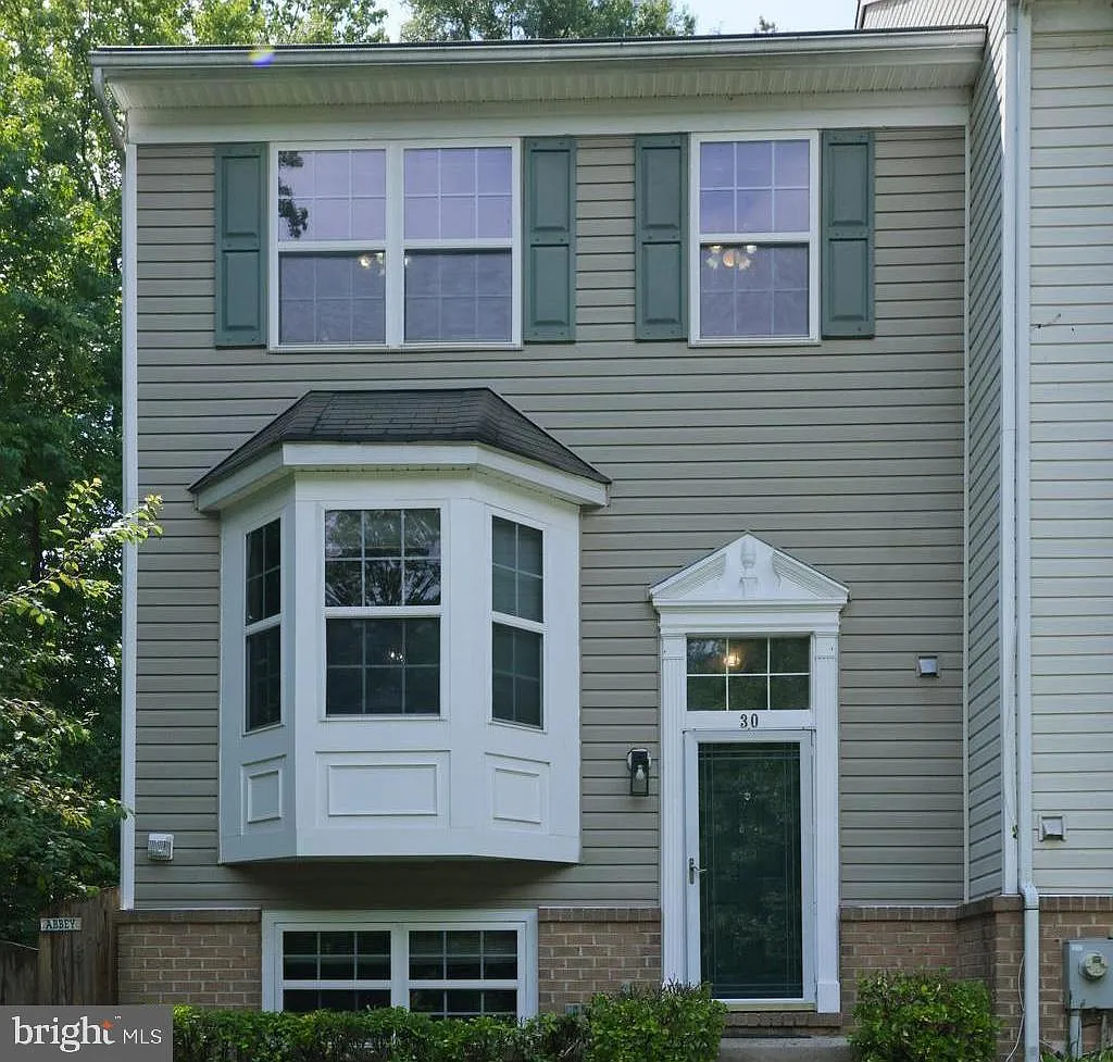 4 bed, 2.5 bath, 1692 sqft, $2,700 — Photo 2