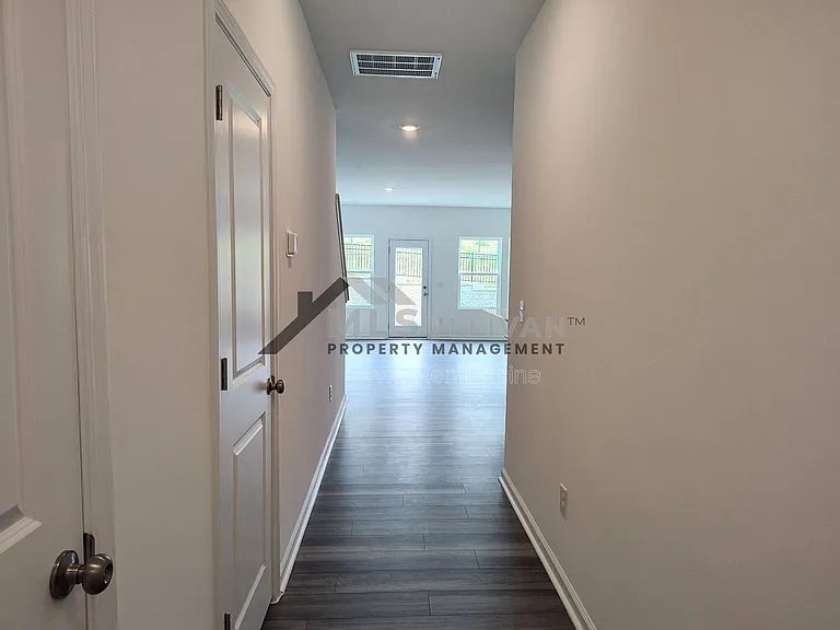 875 Pilot St — Photo 4
