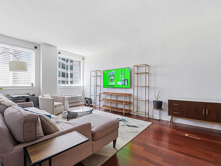 311 Washington St #9C — Photo 2