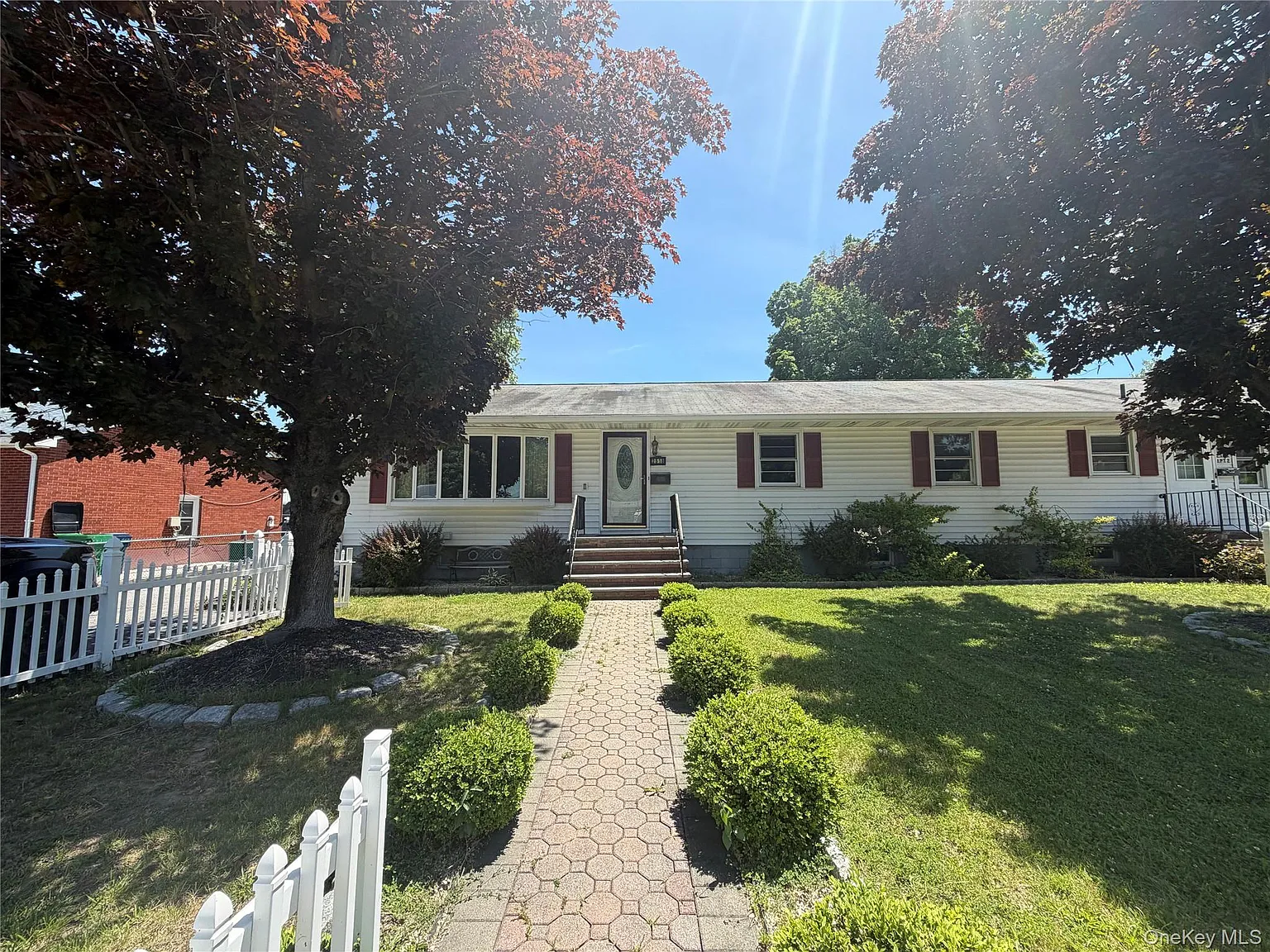 4 bed, 2500 sqft, $3,500 — Photo 2