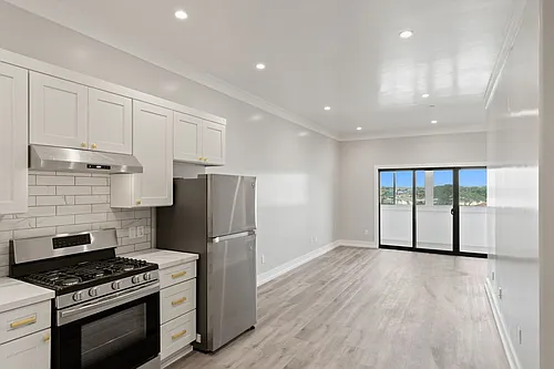 1104 Broadway Ave #7 Photo 1