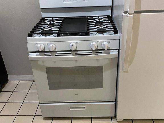 5th image of 820 NW 1st Pl