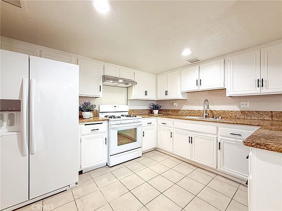 4th image of 1034 E Romney Dr