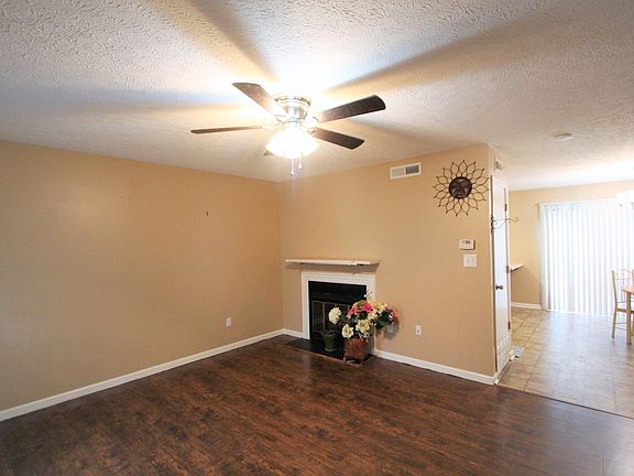 3rd image of 126 Westwood Cir APT B