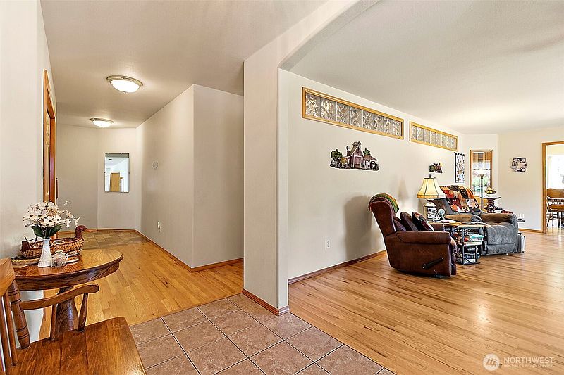 4th image of 21503 21st Street E