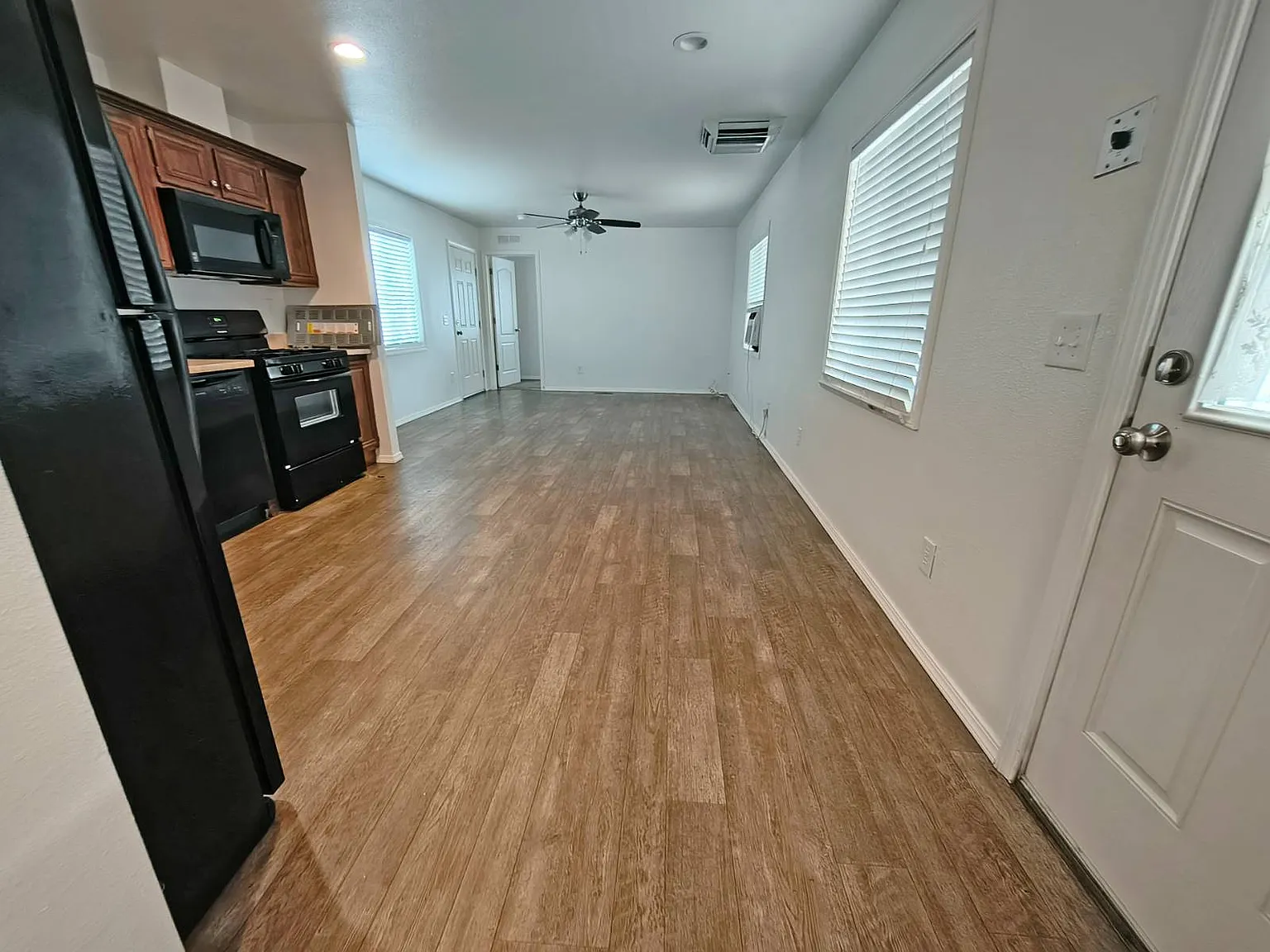 2 bed, 1.0 bath, 700 sqft, $1,295 — Photo 3