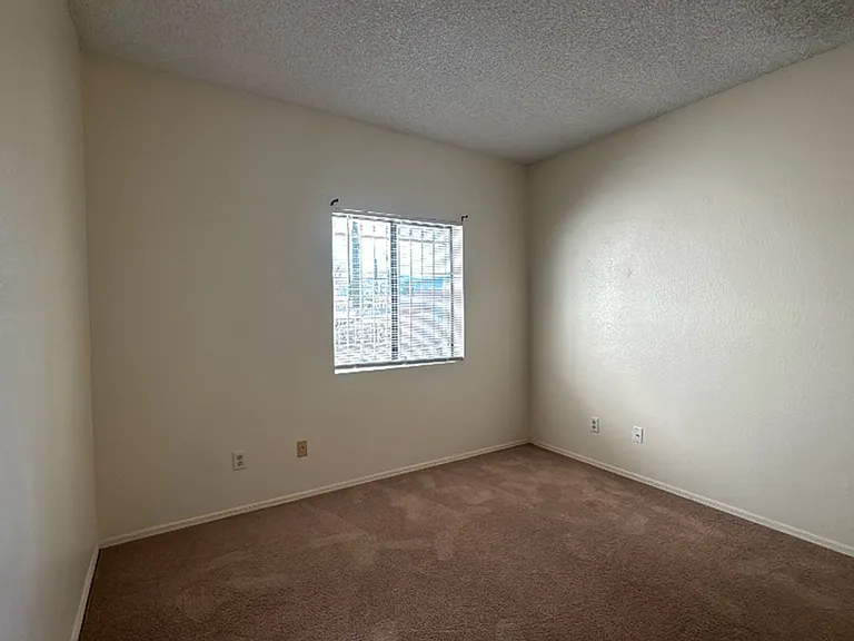 1041 Carmelita Dr — Photo 16