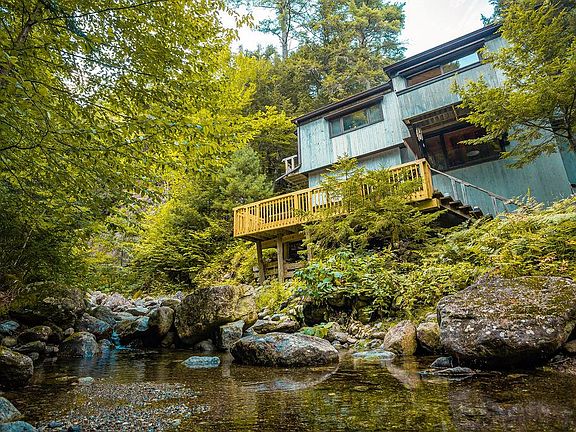 5th image of 22 Deer Brook Way