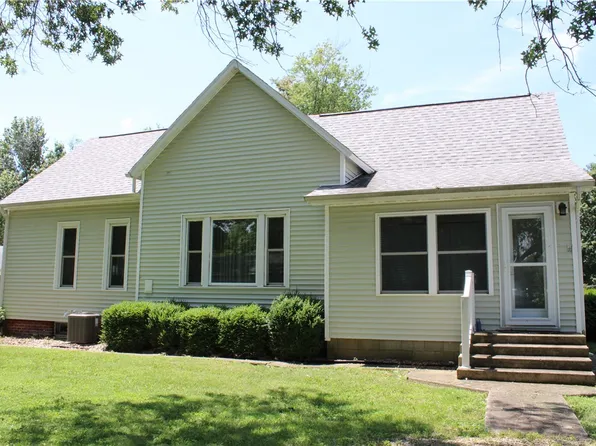 308 W Commercial St, Strasburg, IL 62465