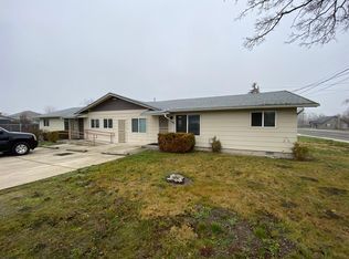 683 Ross Ln N, Medford, OR 97501