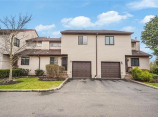 17 Ryan Ct, Nanuet, NY 10954