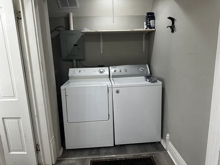 2436 Wallace Ave #B — Photo 17