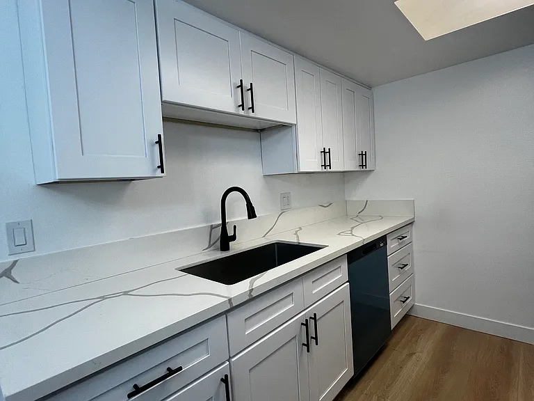 Park West Apartments — Photo 25