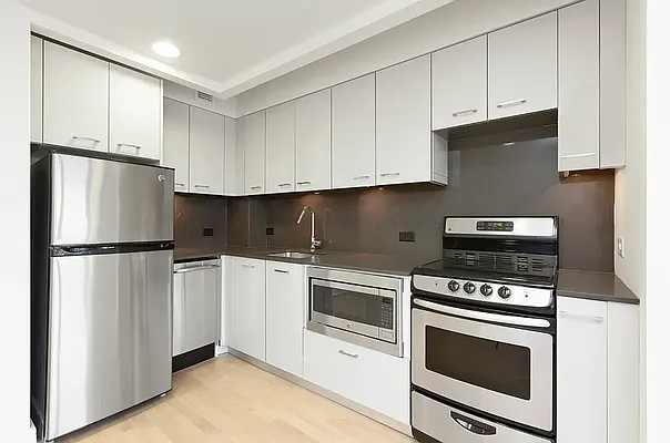 Rented by REAL New York | media 17