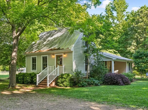 984 Fitchetts Wharf Rd, Moon, VA 23119